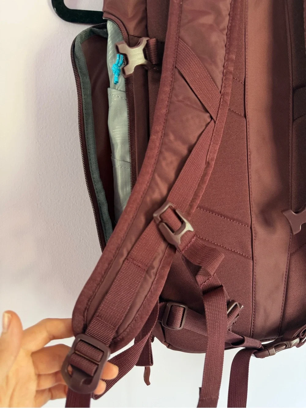 NWOT REI Maroon Ruckpack 18L Camping Hiking Backpack with Turquoise Accents